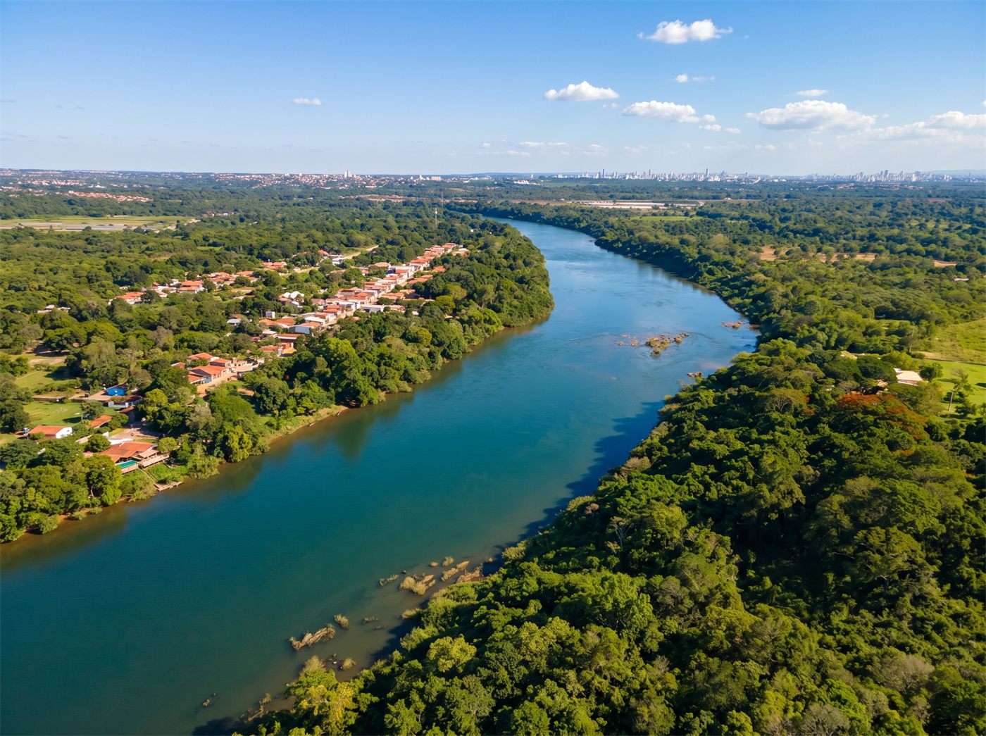 Natureza preservada no entorno do condomínio